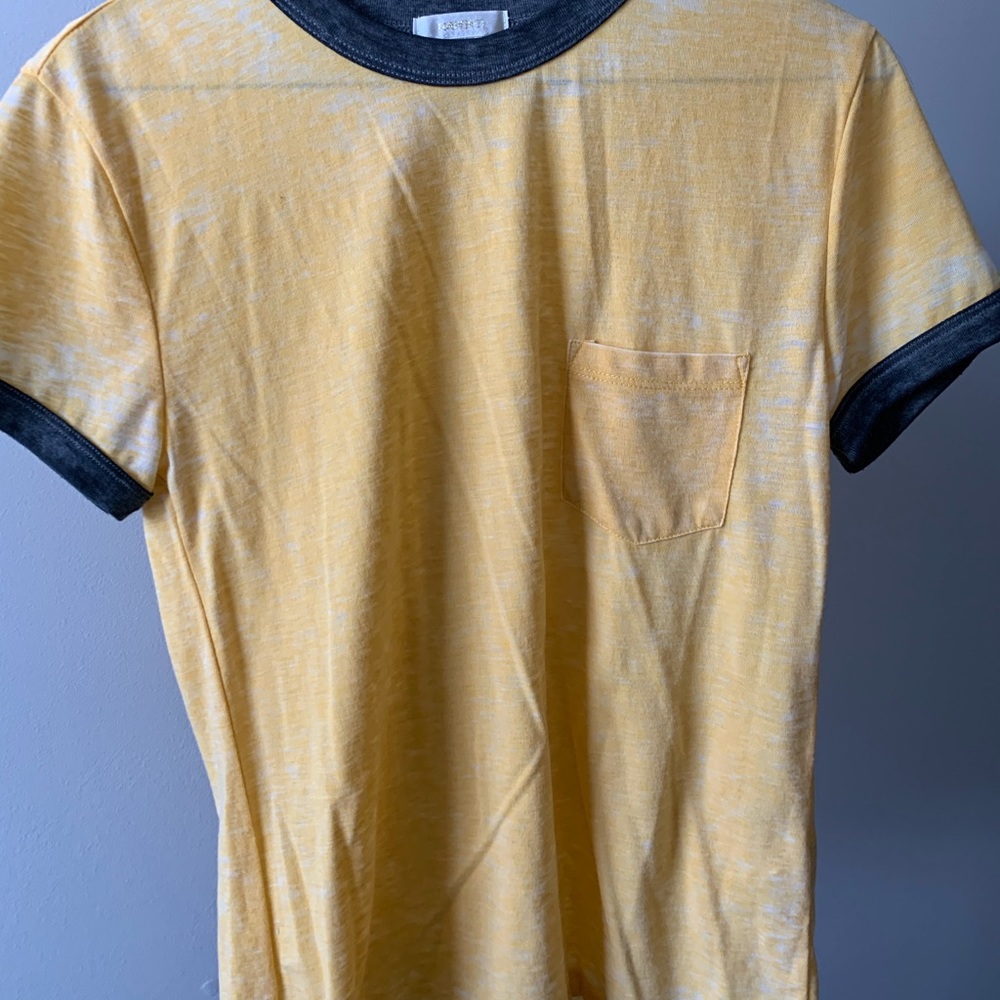 A t-shirt from forever21 (M)